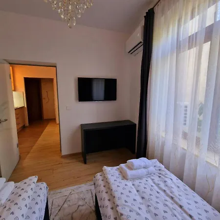 Fs - Beautiful In The Center Of Warna